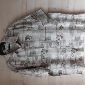 VINTAGE Hawaiian Aloha Shirt. Visitor brand size XXL. Cream, Green/Burgundy.